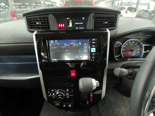 TOYOTA ROOMY 2023