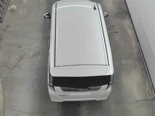 TOYOTA ROOMY 2023